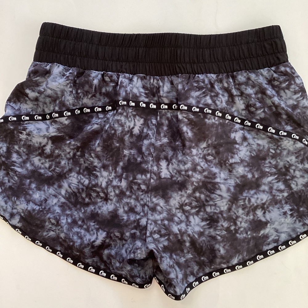 ZYIA Active lined running shorts - Picture 5 of 6